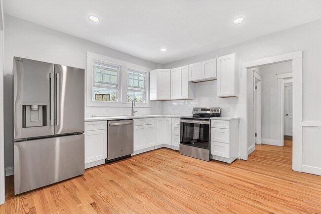 Building Photo - 726 Highland Ave