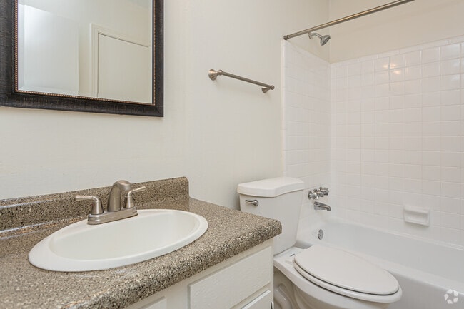 2BR, 2BA - 1,090SF - Bienville Towers