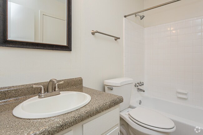 2BR, 2BA - 1,090SF - Bienville Towers