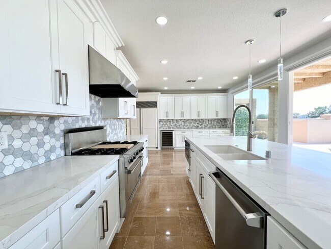 Building Photo - $1000 OFF 1ST MONTHS RENT!! Beautiful Home...
