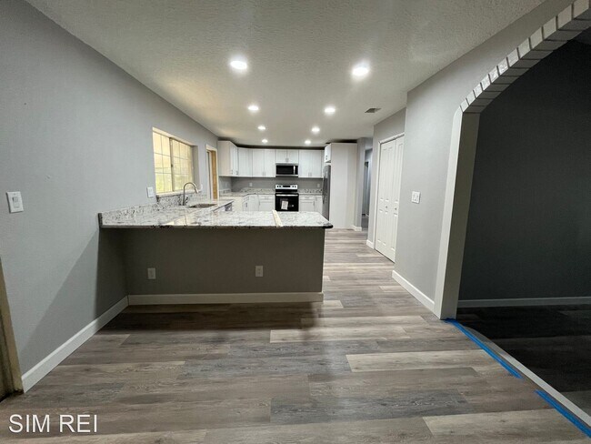 Building Photo - 5 br, 2 bath House - 4429 Lake Griffin Rd.