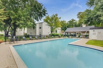 Building Photo - 9809 Richmond Ave.