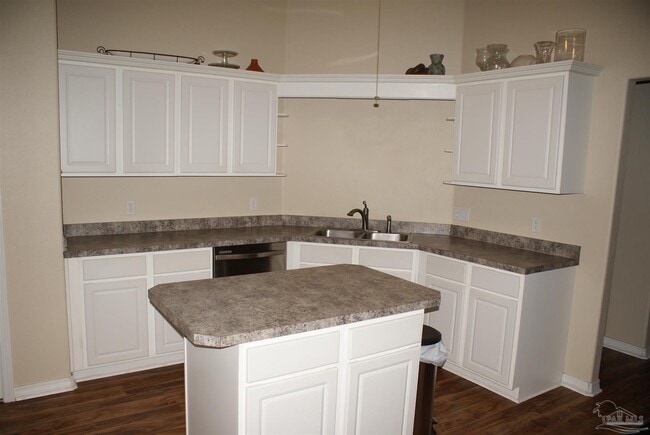 Foto del edificio - 7104 Manatee St