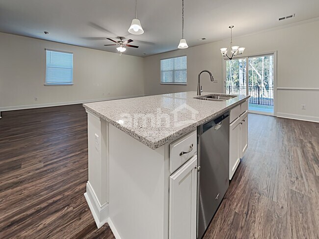 Foto del edificio - 606 W Lionel Rd