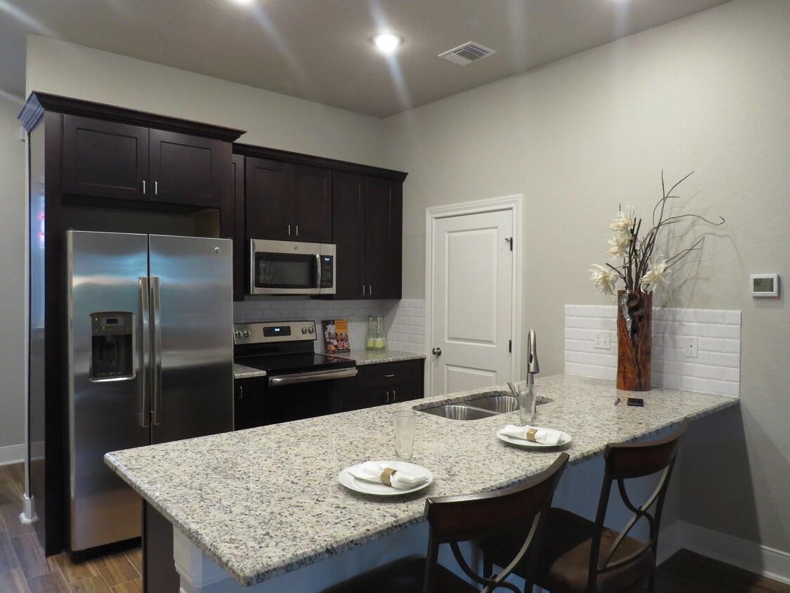 Foto principal - Smithson Village Townhomes
