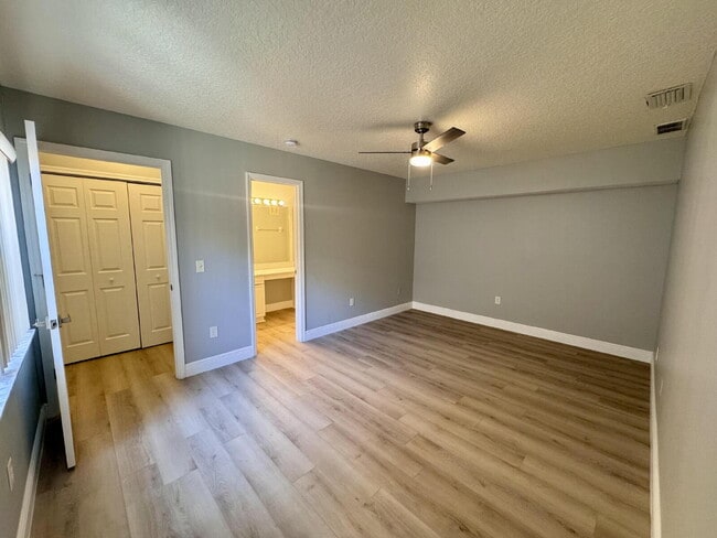 Building Photo - For Rent – Cozy 1 Bed / 1 Bath Unit in Dav...