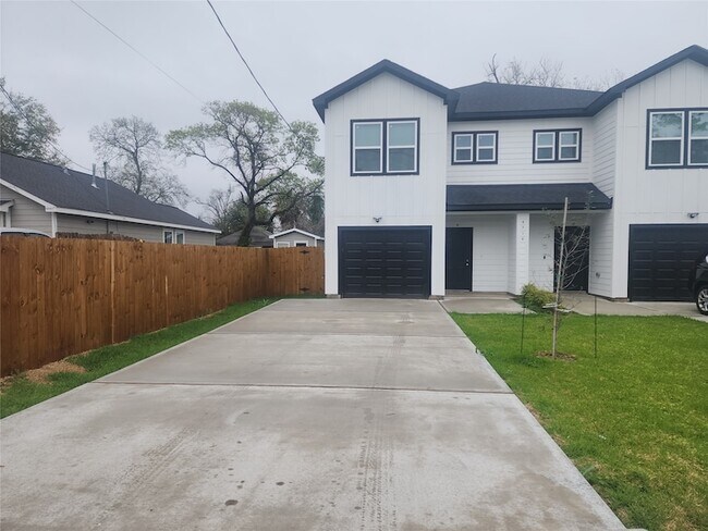 Building Photo - 6719 Roanoke St