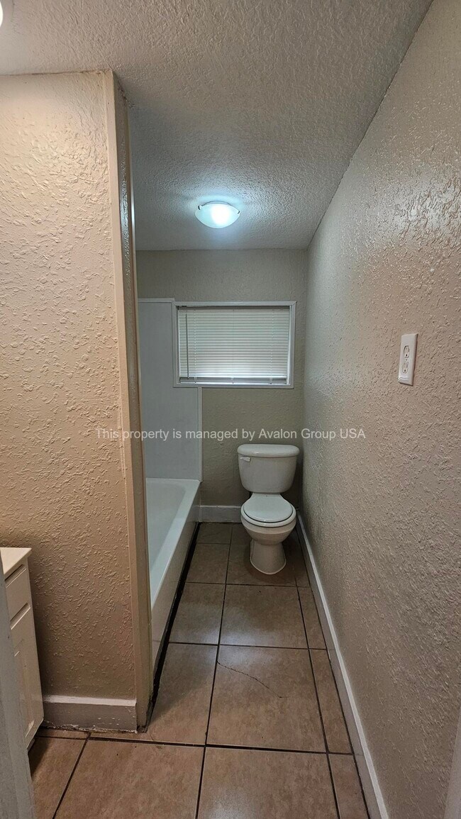 Foto del edificio - 9831 Ridge Blvd