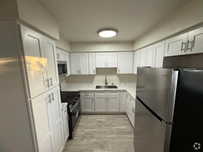 Building Photo - 8866 Donna Jean Ln