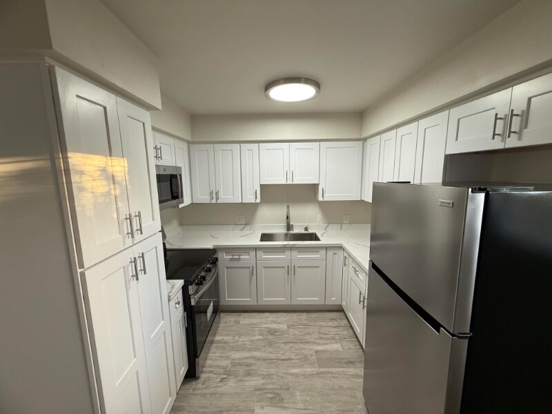 Foto principal - 8866 Donna Jean Ln