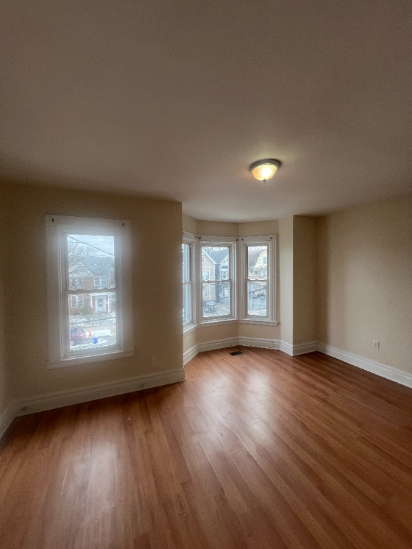 Building Photo - 260 N 7th St