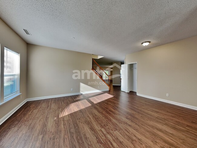 Foto del edificio - 6737 Amber Springs Way