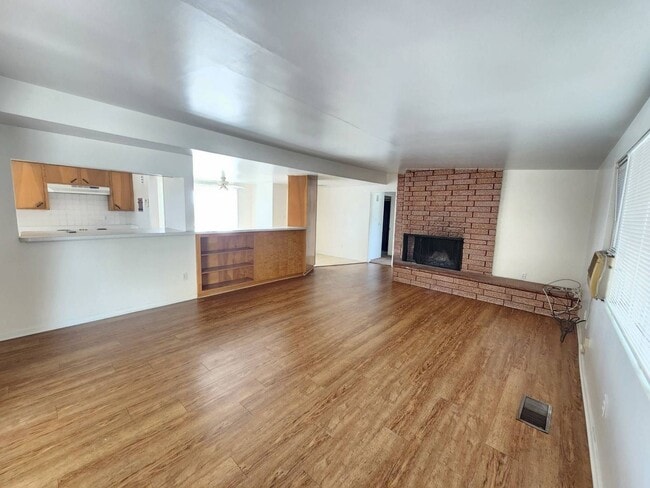 Building Photo - COMING SOON!!! Come See This Centrally Loc...
