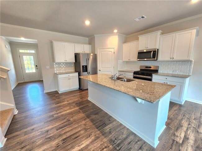 Building Photo - 383 King Vlg