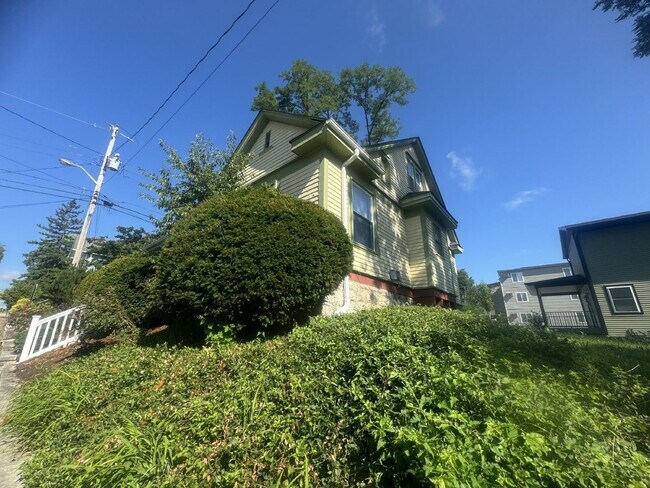 Foto del edificio - 215 E 9th St