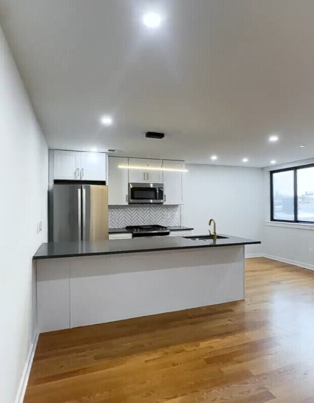 Foto del edificio - 2636 Belgrade St