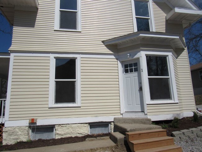Building Photo - 705 S Overton Ave