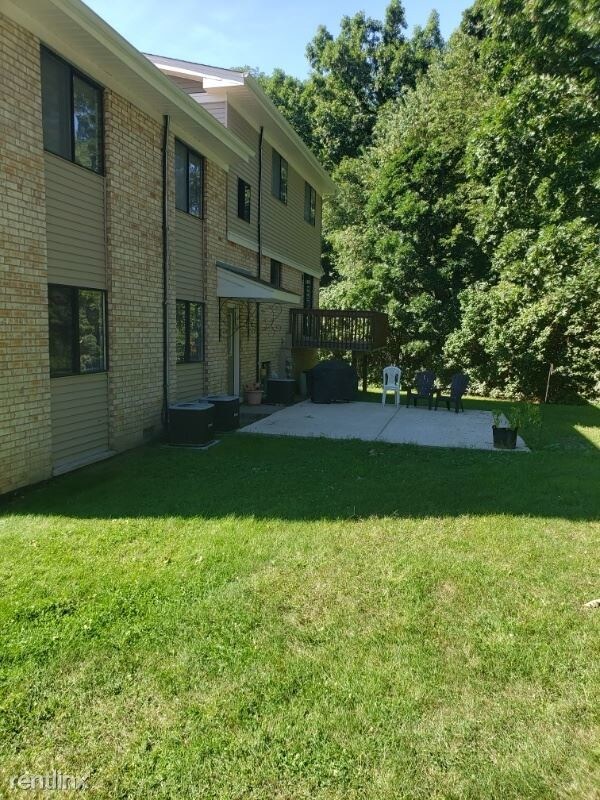 6218 Kathryn Ct Unit Apt B, Portage, IN 46368 Room for Rent in