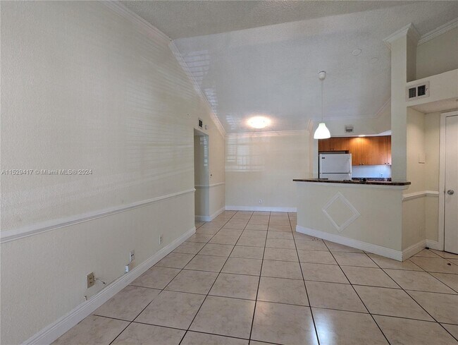 Foto del edificio - 3430 Pinewalk Dr N