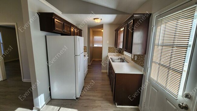 Building Photo - 345 Bomar Ln