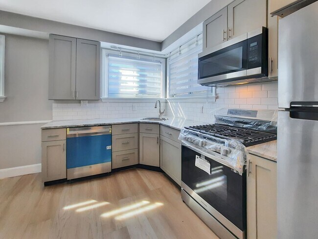 Building Photo - Spacious Rancher with In-Law Suite & Accessible Features – Sudbrook Park