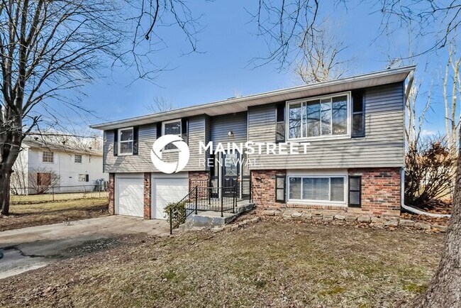 Building Photo - 3 Bedroom Pet-Friendly Home in Indianapolis, IN with Main Street Renewal