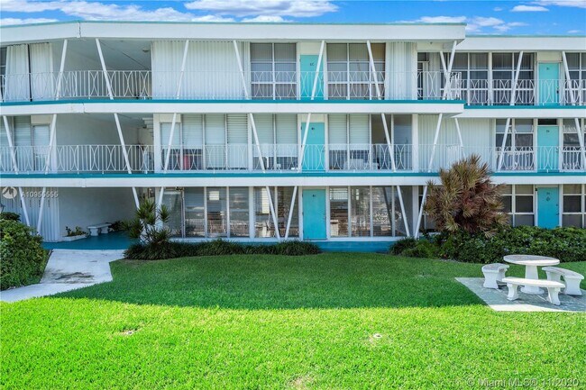 Building Photo - 10143 E Bay Harbor Dr