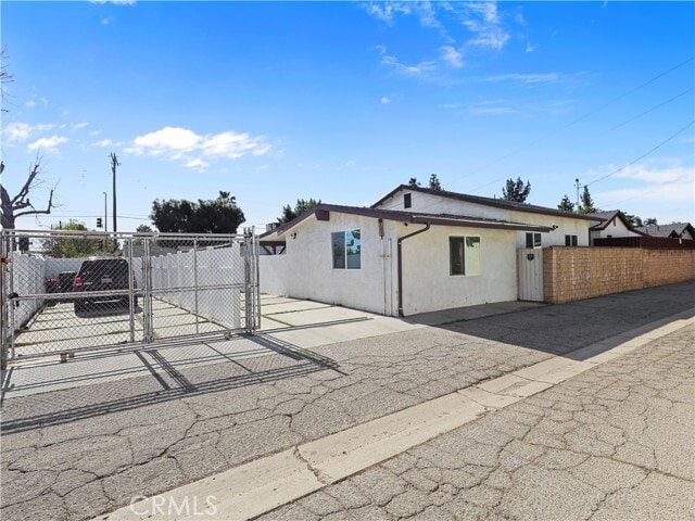 Building Photo - 15803 Chatsworth St