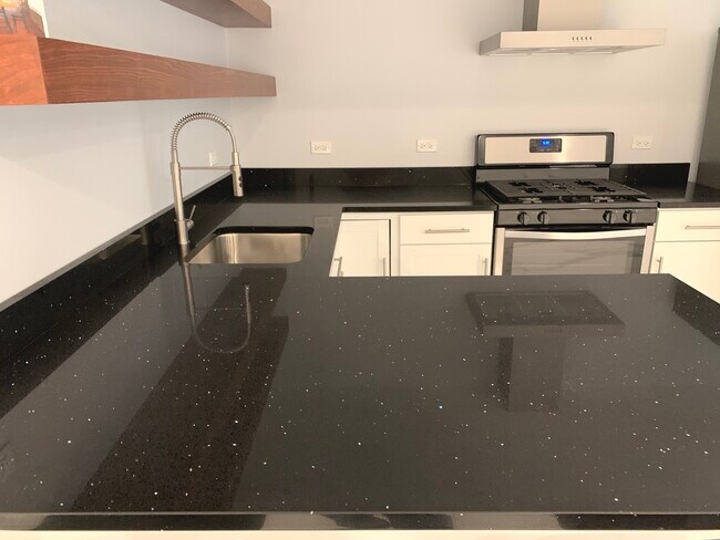 Foto del edificio - 3929 N Whipple St