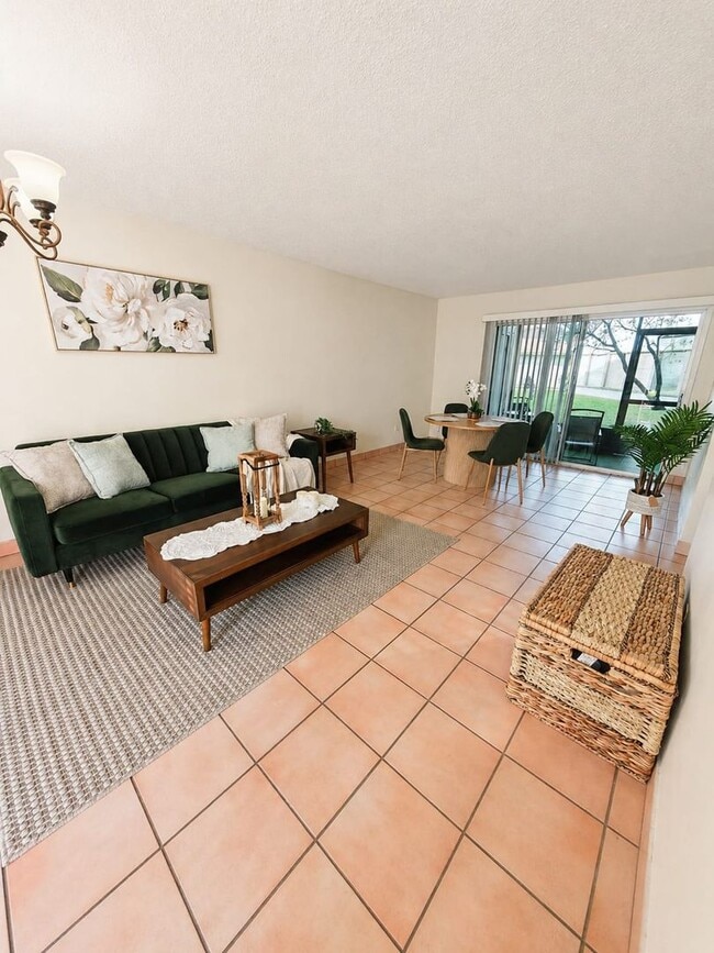 Building Photo - Charming 1 Bedroom / 1 Bathroom Condo – First Floor Unit with Florida Room in a Gated Community.