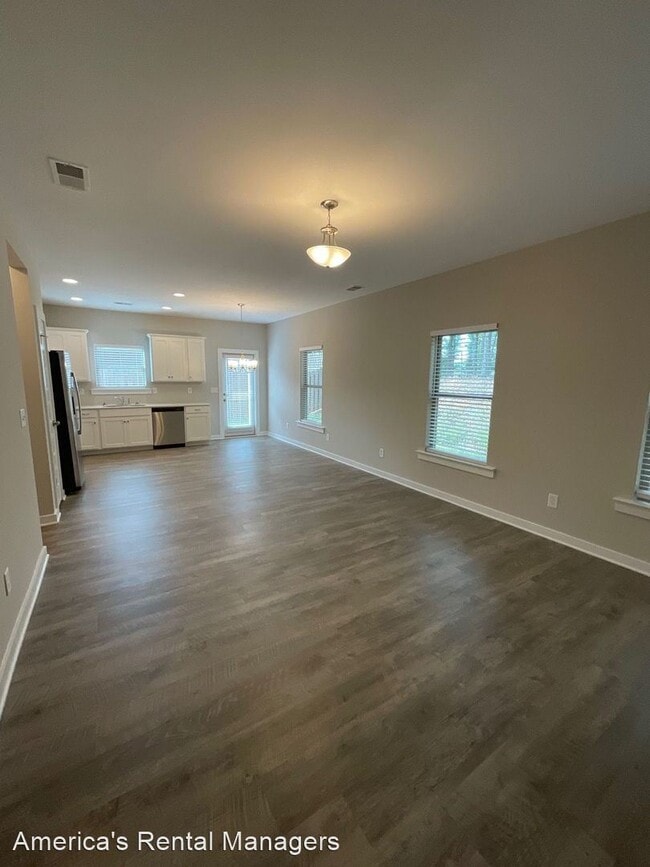 Building Photo - 4 br, 2 bath House - 76 Ballington Way