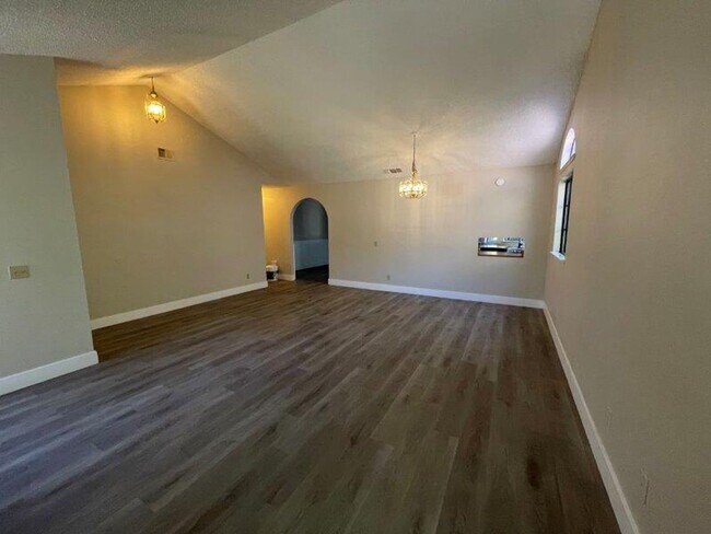Foto del edificio - Fantastic 3 Bedroom in Natomas
