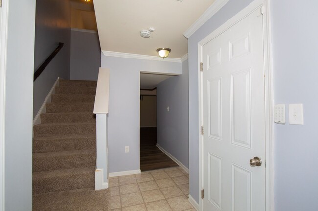 Foto del edificio - 3 bed, 2full/2 half bath Townhome in Marti...