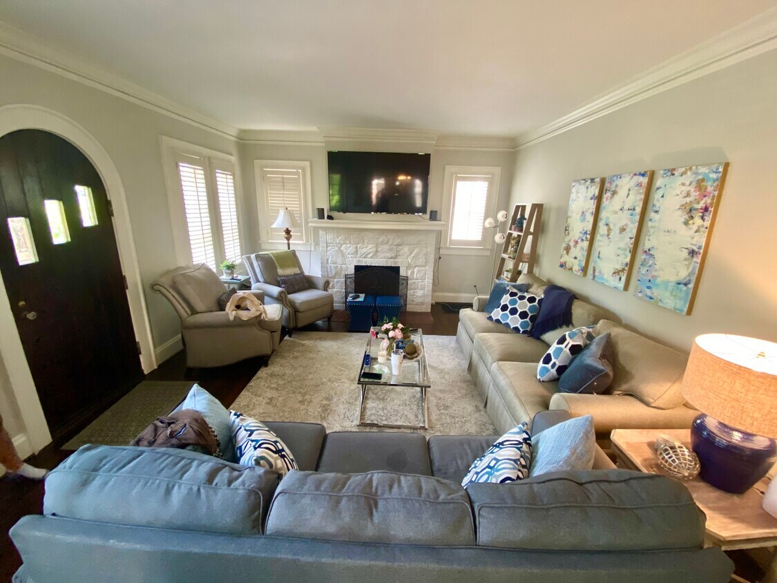 Foto del edificio - 1046 Rosewood Dr NE