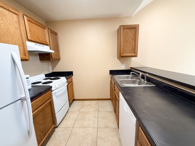 Building Photo - 123 3rd St