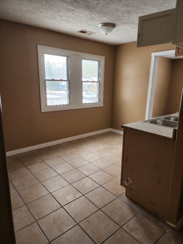 Building Photo - 2401 W Millman St