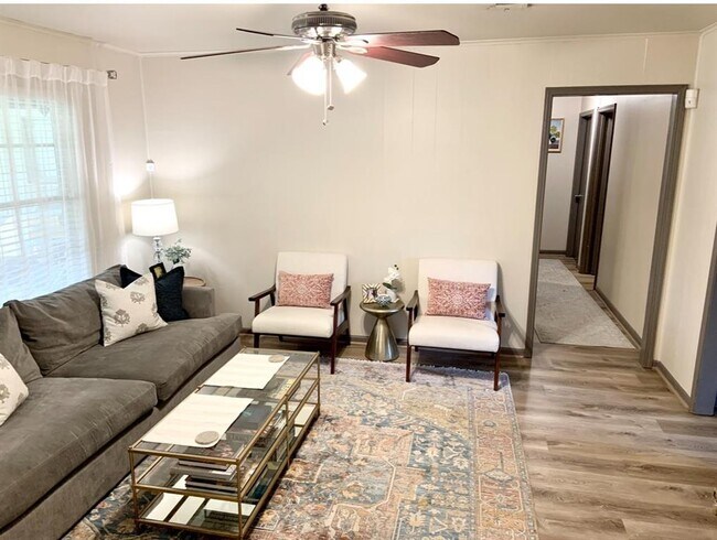 Building Photo - 2534 Rosefield Dr