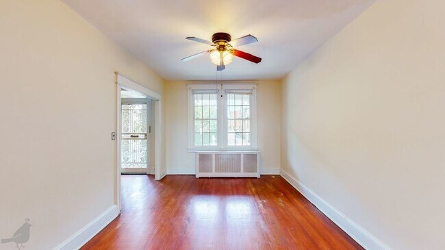 Foto del edificio - Picturesque Row Home in Petworth + Parking!