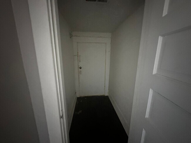 Building Photo - 3017/3019 Starr St Duplex
