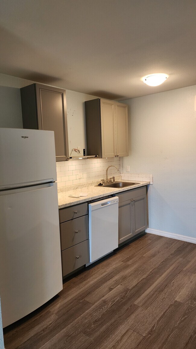 Cocina americana. Nota: no admite estufa. - 803 Indian River Dr