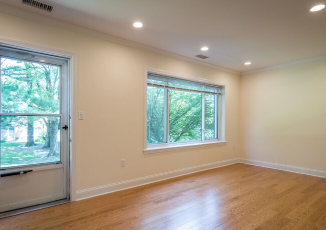 Building Photo - 210 Independence Dr