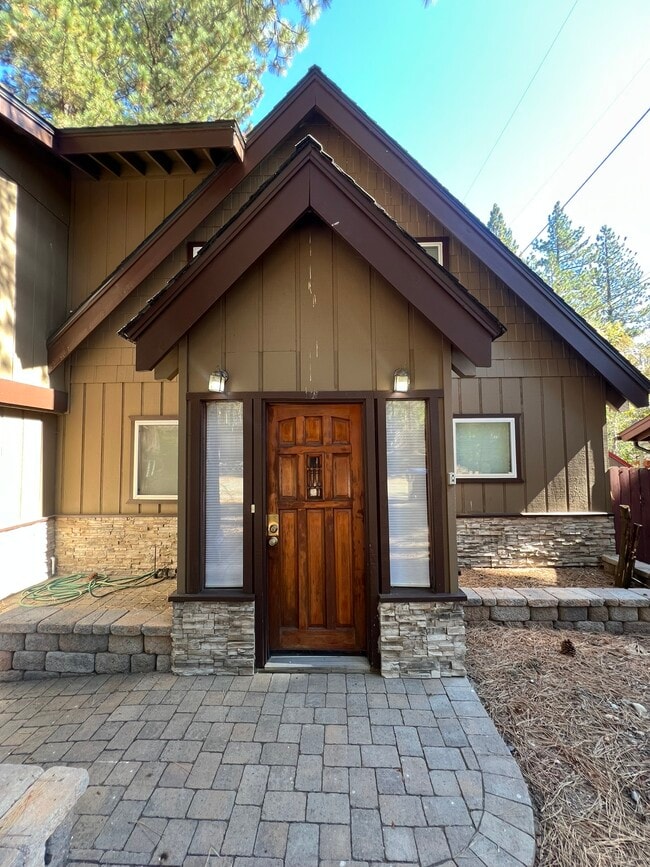 Foto del edificio - 933 Edgewood Cir