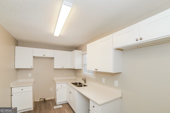 Foto del edificio - 212 Westwood Trail