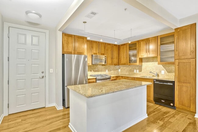 Building Photo - Spacious Condo located at The Westlee - 2b...