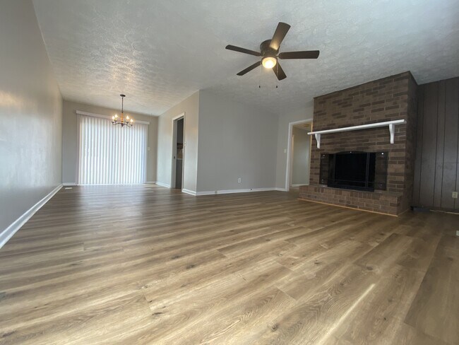Building Photo - 129 Stephens Dr