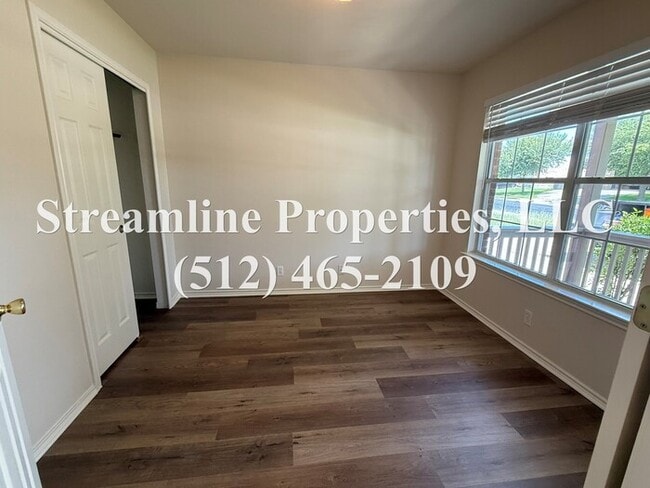 Building Photo - Beautiful, Clean 4 Bedroom 2 bath house
