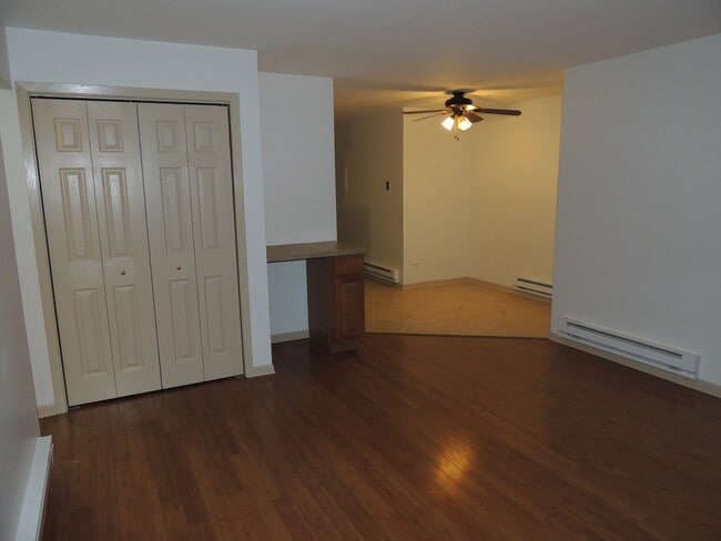 Breakfast Nook - 646 Daisy Ln