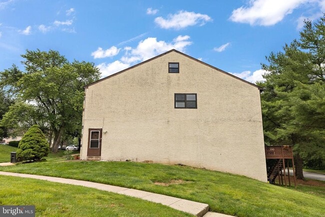 Building Photo - 193 Stirling Ct