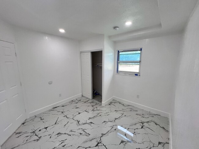 Building Photo - Royal Palm Vista Apartments
