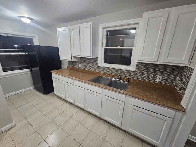 Foto del edificio - 18701 Maple Heights Blvd